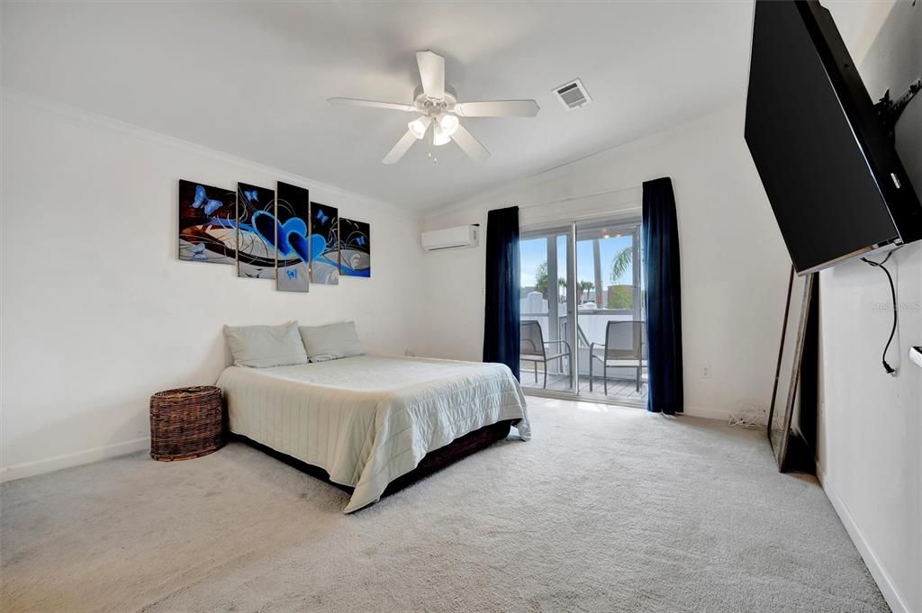 Active With Contract: $199,900 (3 beds, 2 baths, 1421 Square Feet)