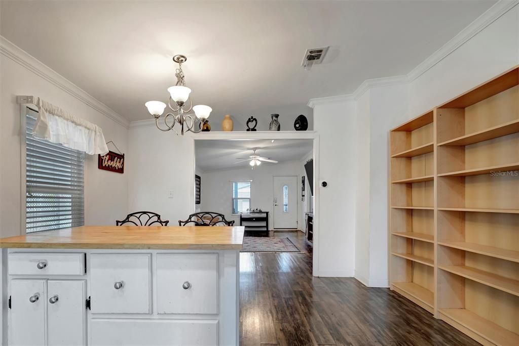 Active With Contract: $199,900 (3 beds, 2 baths, 1421 Square Feet)