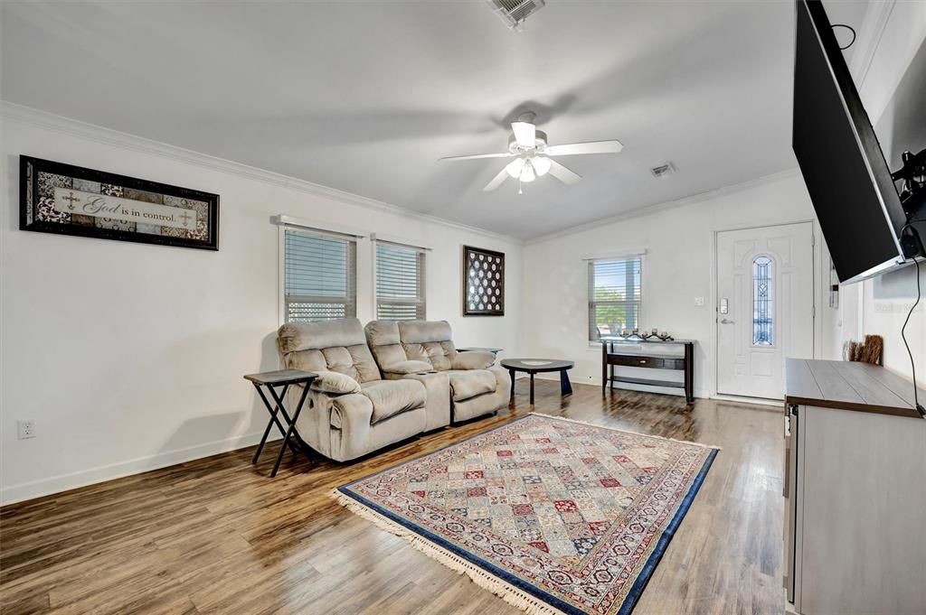 Active With Contract: $199,900 (3 beds, 2 baths, 1421 Square Feet)