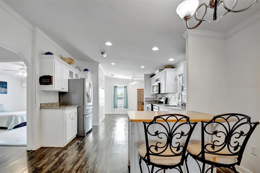 Active With Contract: $199,900 (3 beds, 2 baths, 1421 Square Feet)