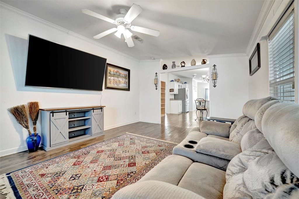 Active With Contract: $199,900 (3 beds, 2 baths, 1421 Square Feet)