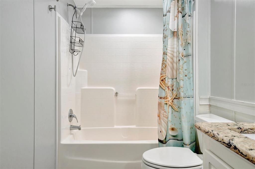 Active With Contract: $199,900 (3 beds, 2 baths, 1421 Square Feet)