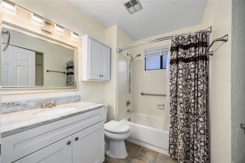 待售: $274,900 (2 贝兹, 2 浴室, 1392 平方英尺)