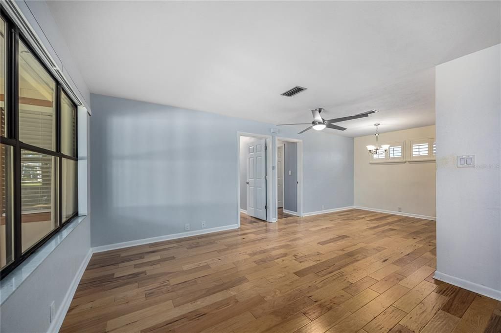 待售: $274,900 (2 贝兹, 2 浴室, 1392 平方英尺)