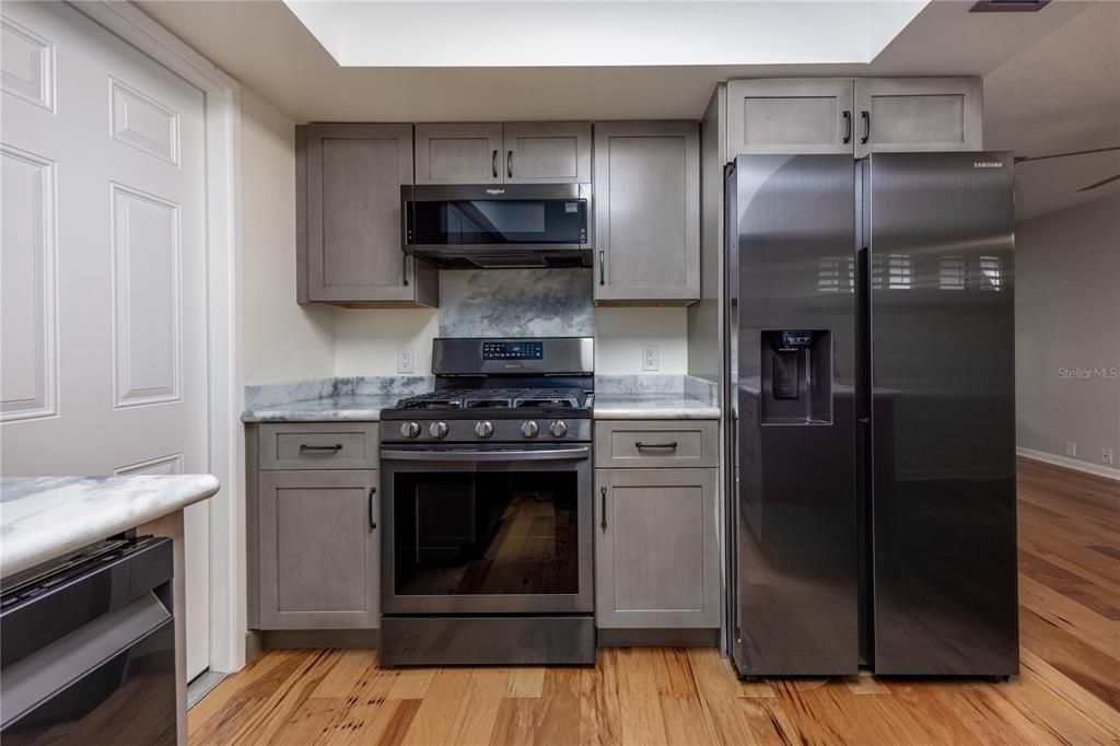 待售: $274,900 (2 贝兹, 2 浴室, 1392 平方英尺)