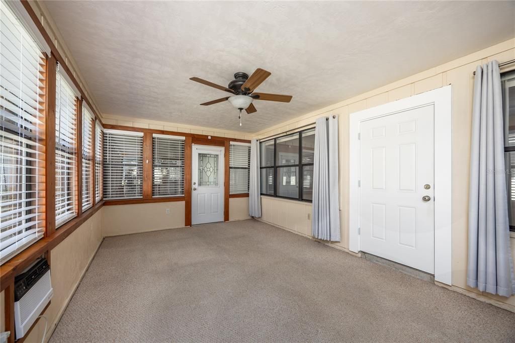 待售: $274,900 (2 贝兹, 2 浴室, 1392 平方英尺)