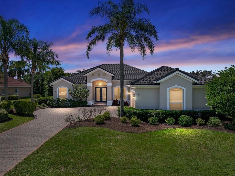 Recently Sold: $875,000 (4 beds, 3 baths, 2656 Square Feet)