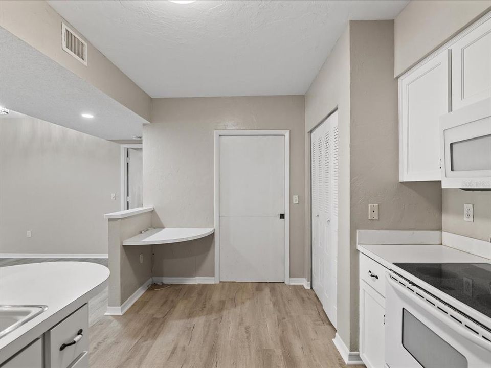 Activo con contrato: $174,500 (2 camas, 2 baños, 1155 Pies cuadrados)