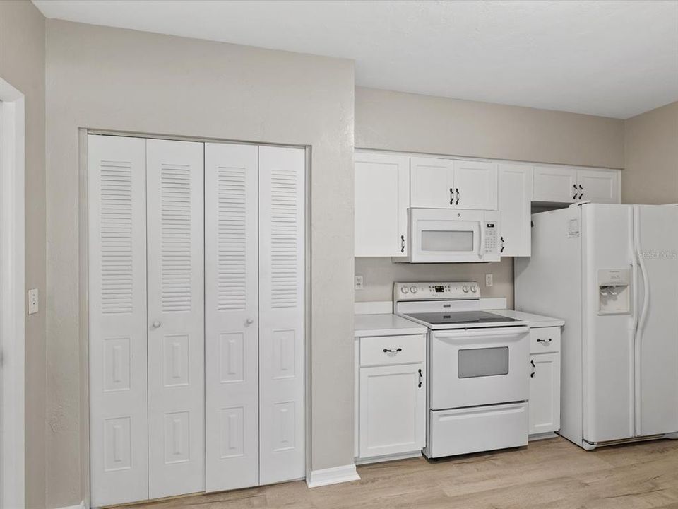 Activo con contrato: $174,500 (2 camas, 2 baños, 1155 Pies cuadrados)