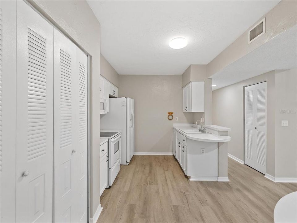 Activo con contrato: $174,500 (2 camas, 2 baños, 1155 Pies cuadrados)