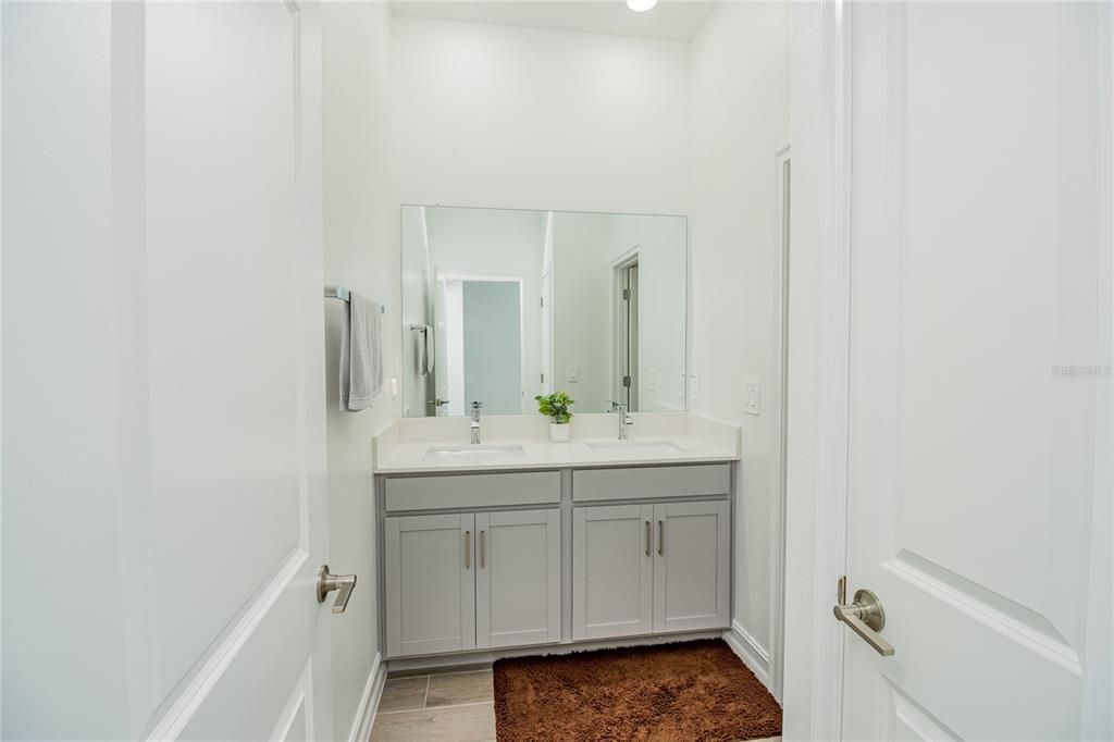 For Sale: $550,000 (4 beds, 3 baths, 2632 Square Feet)