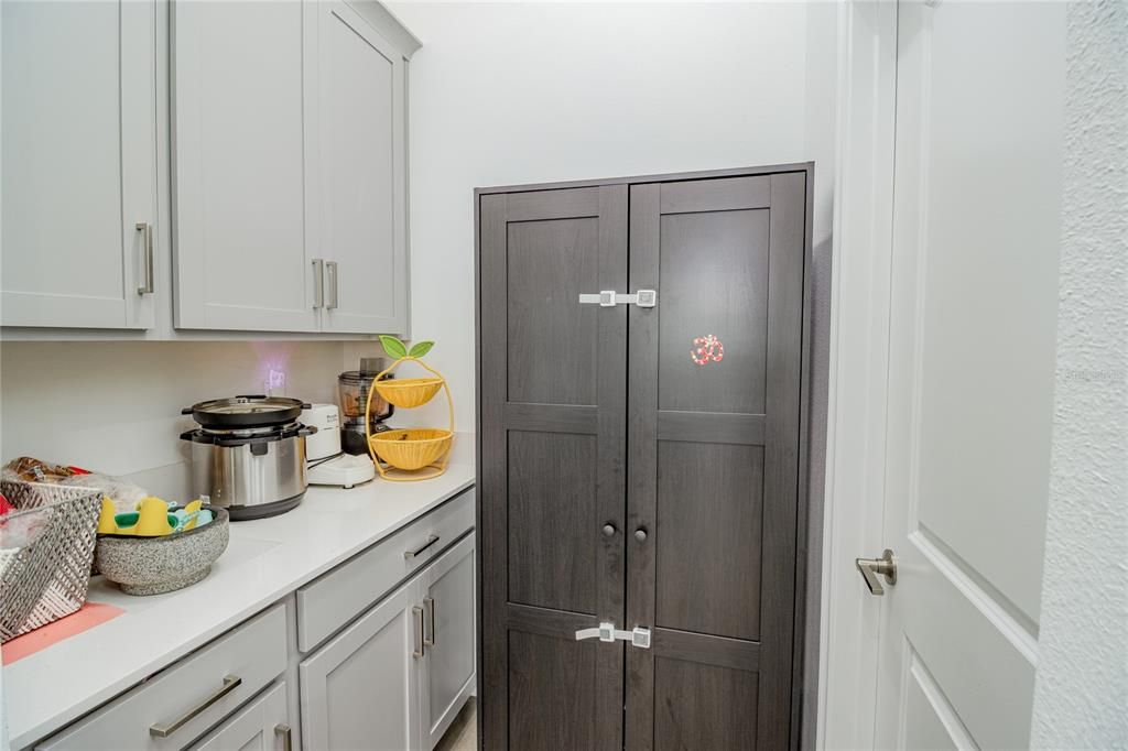 For Sale: $550,000 (4 beds, 3 baths, 2632 Square Feet)