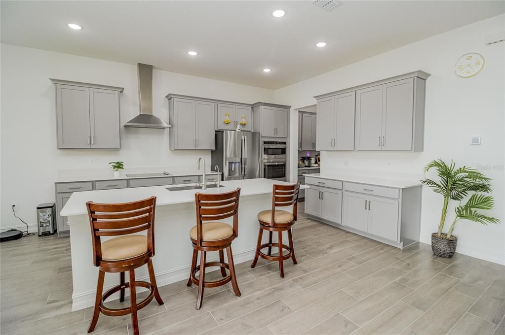 For Sale: $550,000 (4 beds, 3 baths, 2632 Square Feet)