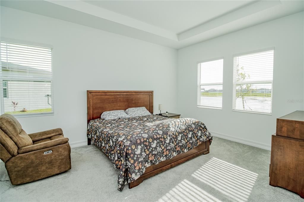 For Sale: $550,000 (4 beds, 3 baths, 2632 Square Feet)