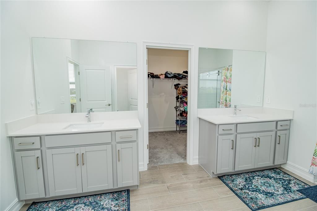 For Sale: $550,000 (4 beds, 3 baths, 2632 Square Feet)