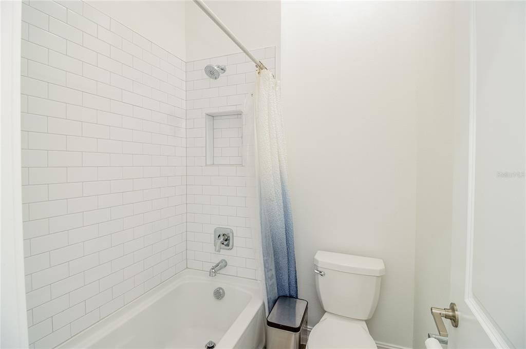 For Sale: $550,000 (4 beds, 3 baths, 2632 Square Feet)