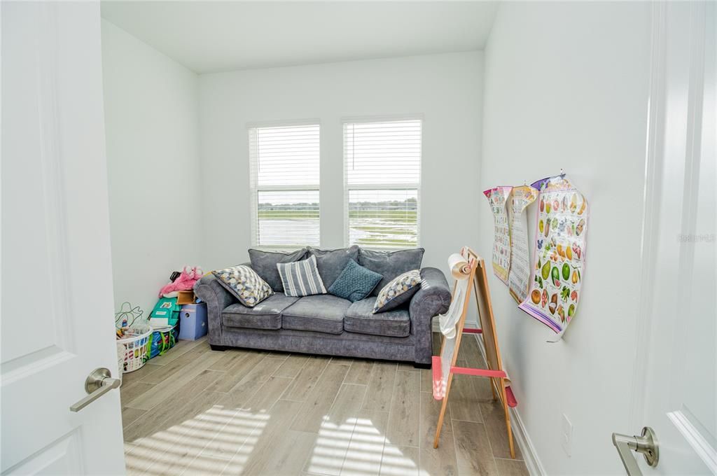 For Sale: $550,000 (4 beds, 3 baths, 2632 Square Feet)