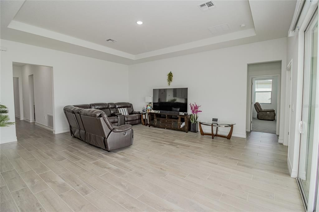 For Sale: $550,000 (4 beds, 3 baths, 2632 Square Feet)