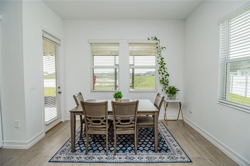 For Sale: $550,000 (4 beds, 3 baths, 2632 Square Feet)