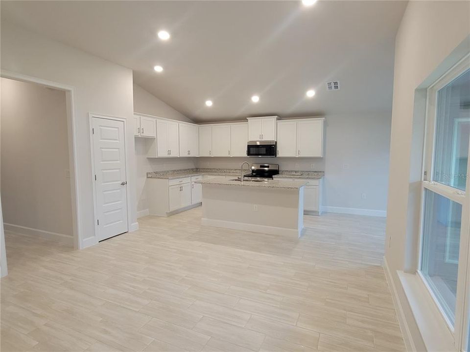 En Venta: $323,100 (3 camas, 2 baños, 1512 Pies cuadrados)