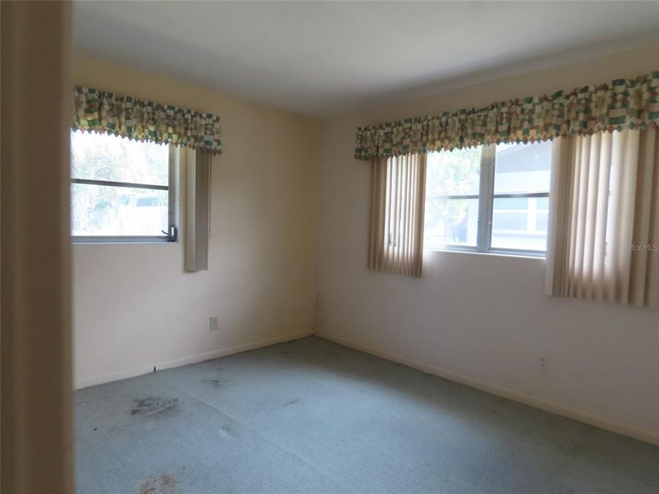 Active With Contract: $234,000 (2 beds, 2 baths, 936 Square Feet)