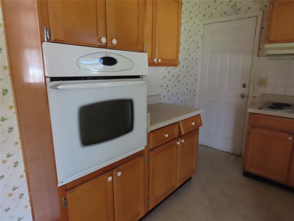 Active With Contract: $234,000 (2 beds, 2 baths, 936 Square Feet)