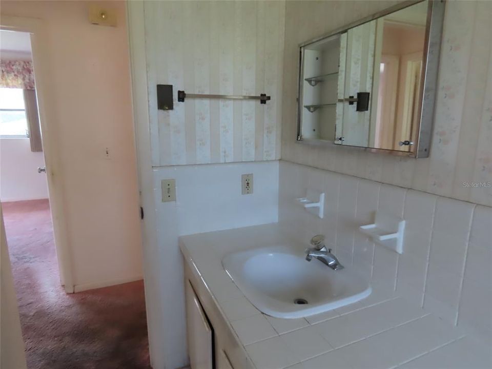 Active With Contract: $234,000 (2 beds, 2 baths, 936 Square Feet)