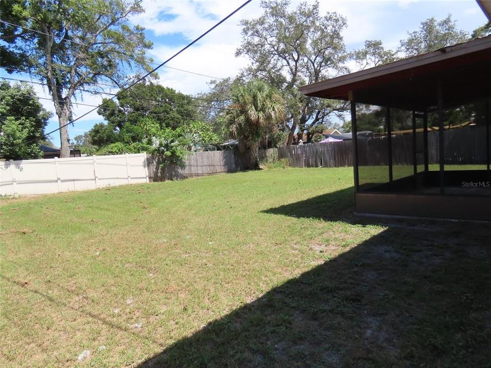 Active With Contract: $234,000 (2 beds, 2 baths, 936 Square Feet)