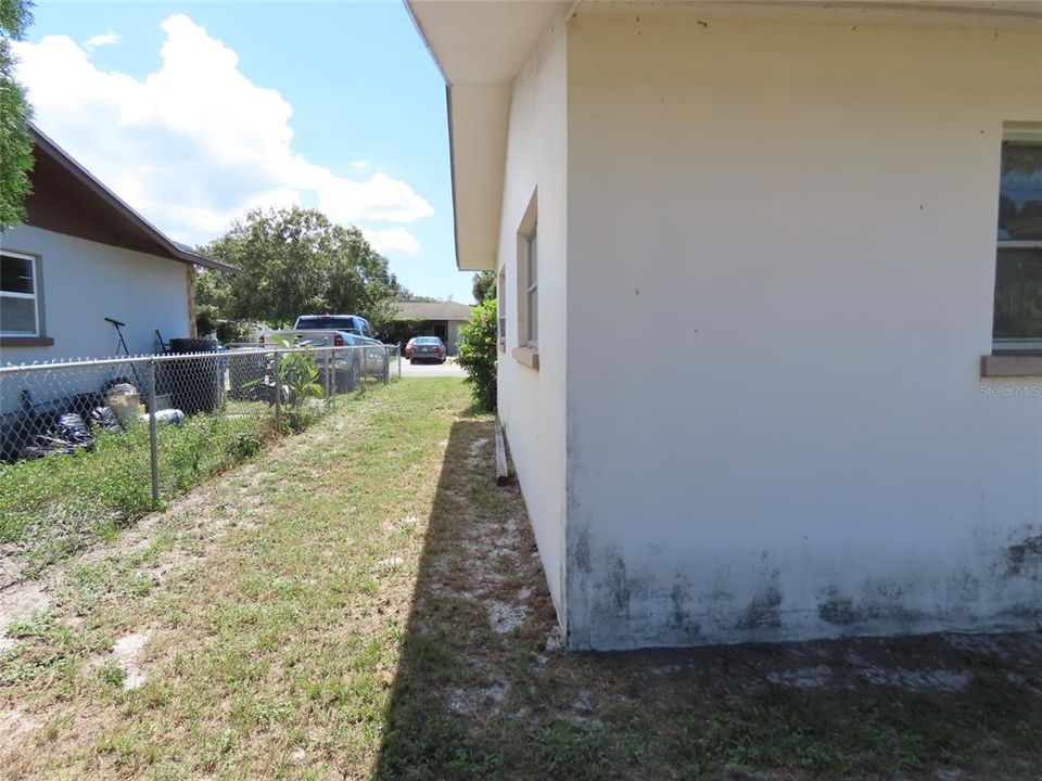 Active With Contract: $234,000 (2 beds, 2 baths, 936 Square Feet)