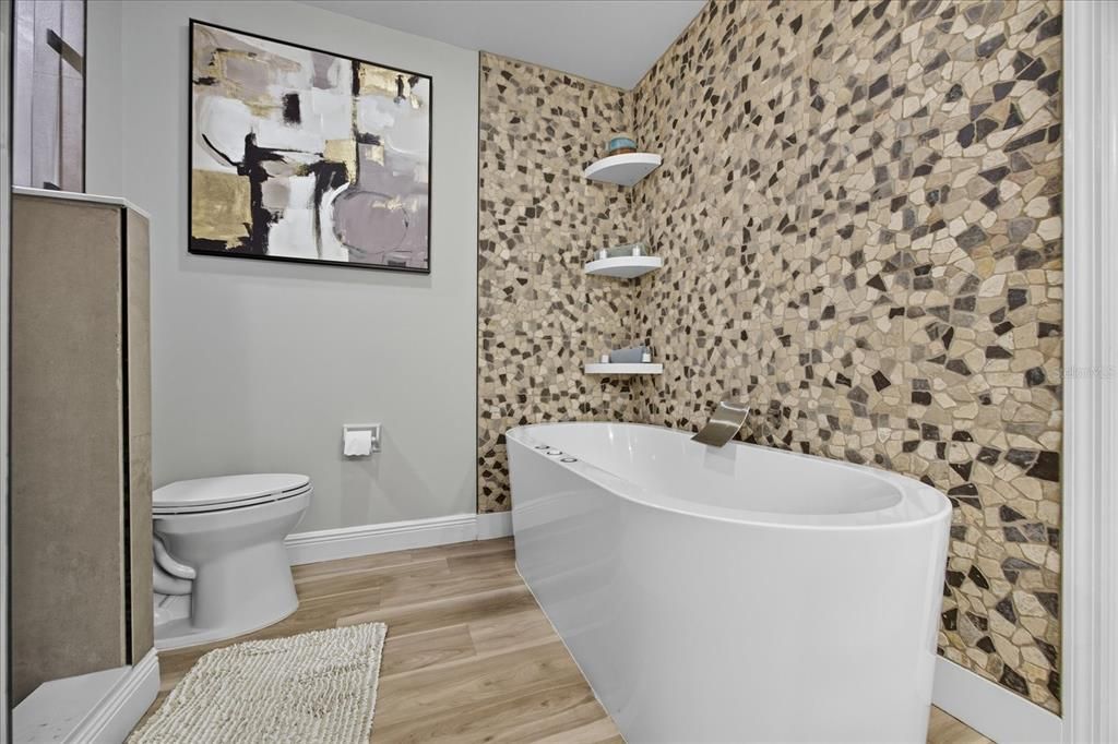 Active With Contract: $289,000 (2 beds, 2 baths, 1185 Square Feet)