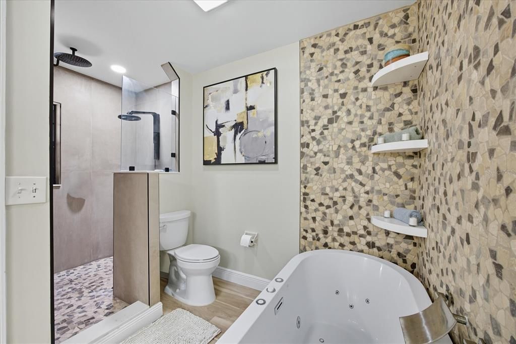 Active With Contract: $289,000 (2 beds, 2 baths, 1185 Square Feet)