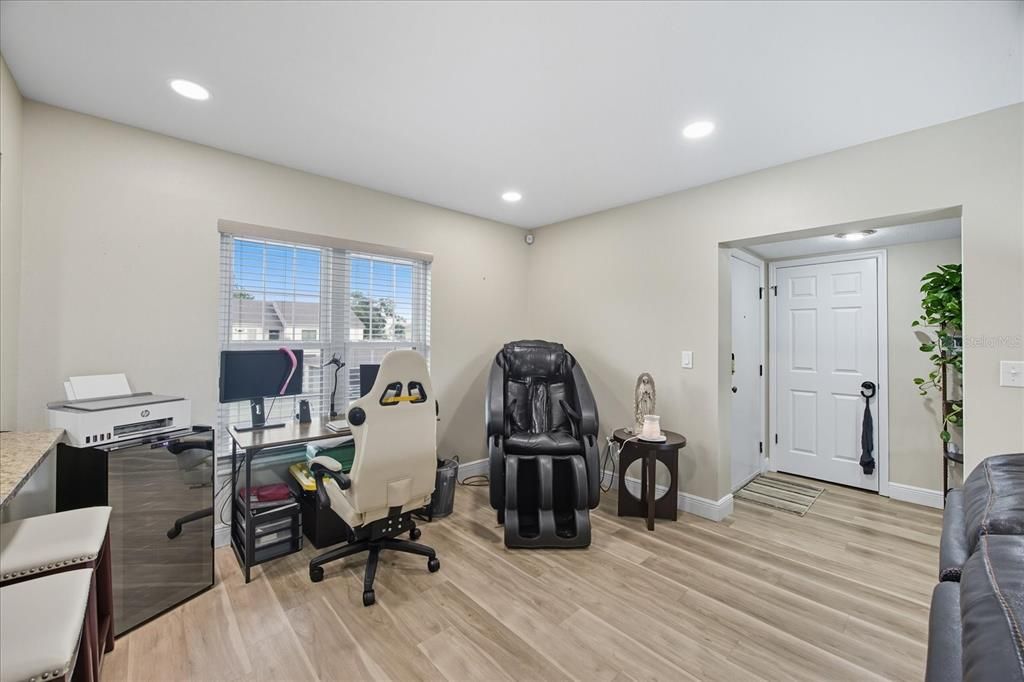 Active With Contract: $289,000 (2 beds, 2 baths, 1185 Square Feet)