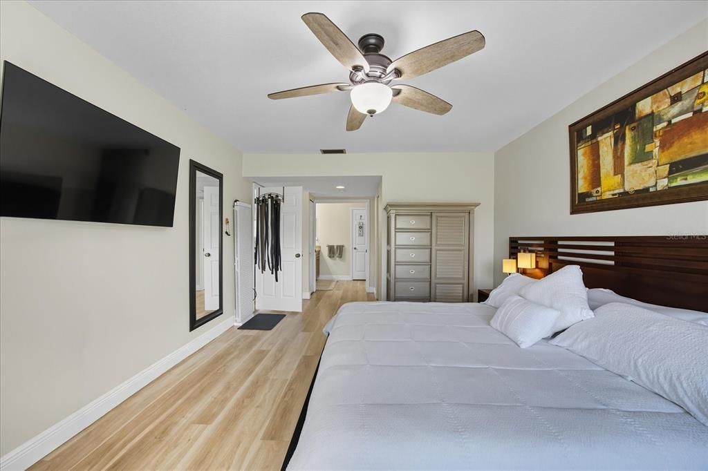 Active With Contract: $289,000 (2 beds, 2 baths, 1185 Square Feet)