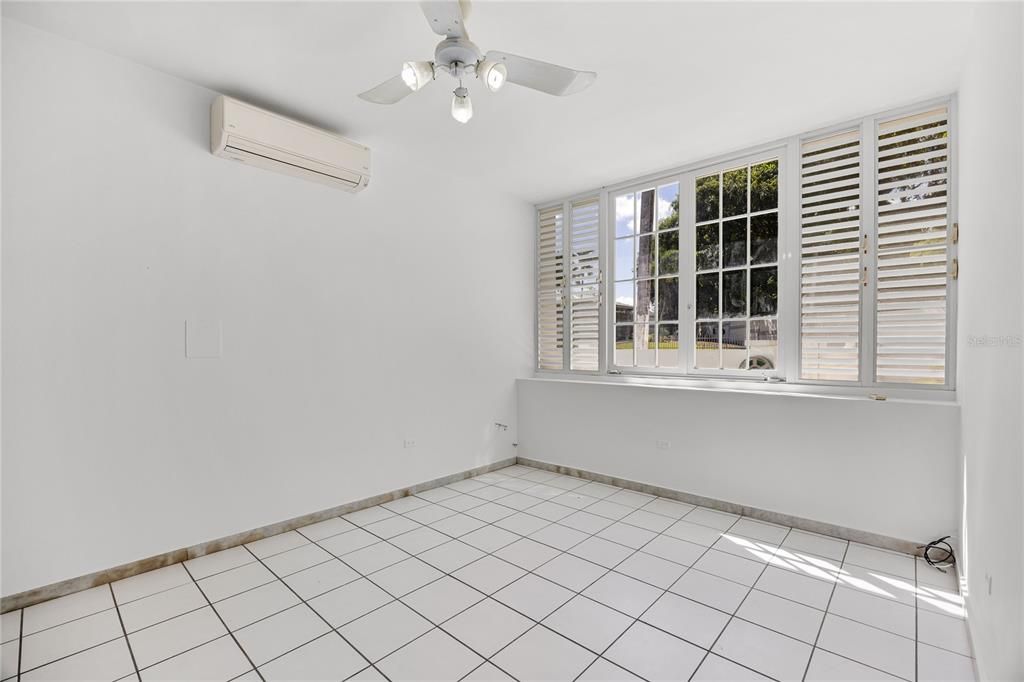 На продажу: $965,000 (4 спален, 2 ванн, 2773 Квадратных фут)