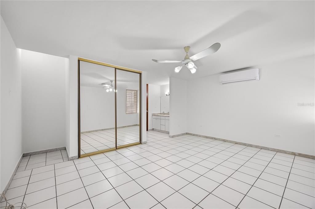 На продажу: $965,000 (4 спален, 2 ванн, 2773 Квадратных фут)