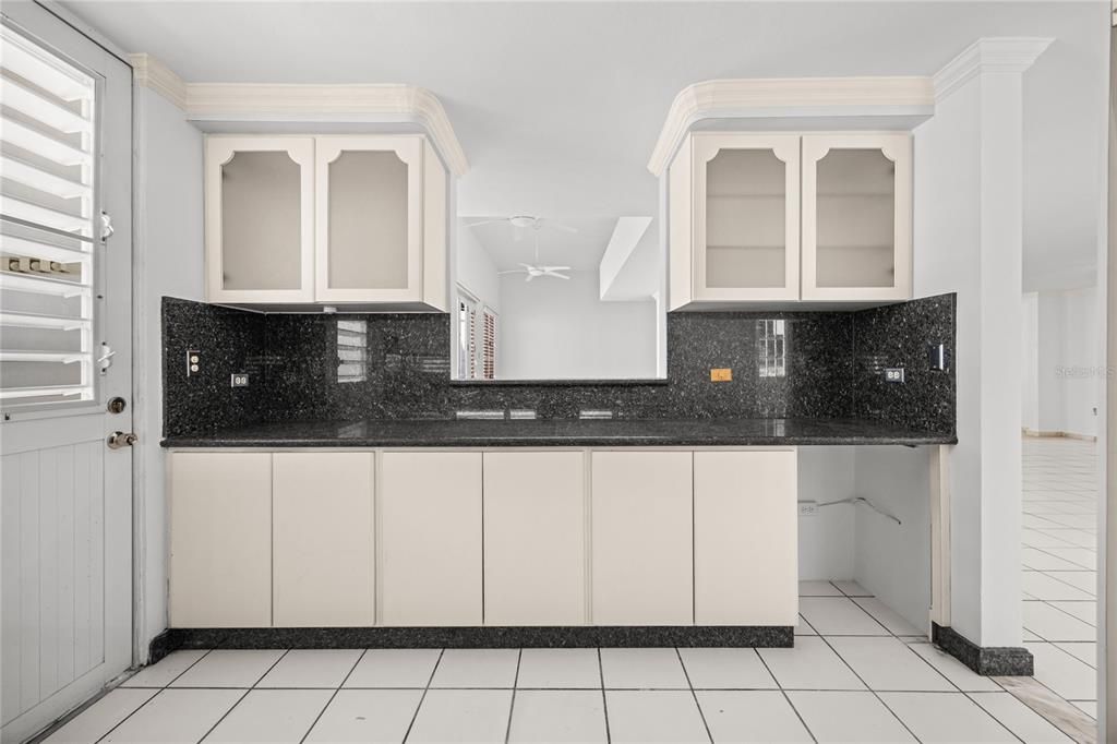 На продажу: $965,000 (4 спален, 2 ванн, 2773 Квадратных фут)