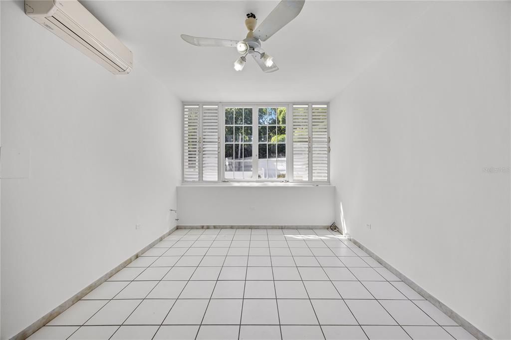 На продажу: $965,000 (4 спален, 2 ванн, 2773 Квадратных фут)