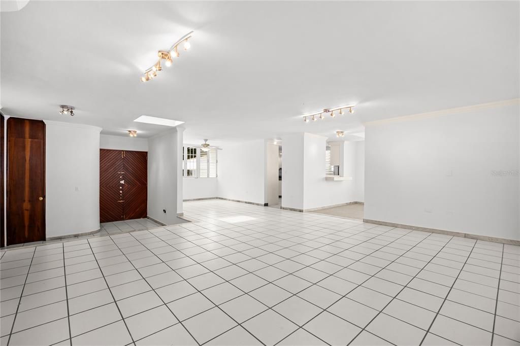 На продажу: $965,000 (4 спален, 2 ванн, 2773 Квадратных фут)