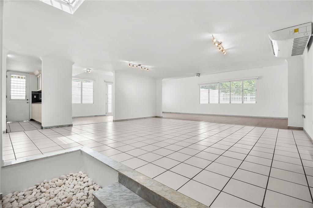 На продажу: $965,000 (4 спален, 2 ванн, 2773 Квадратных фут)