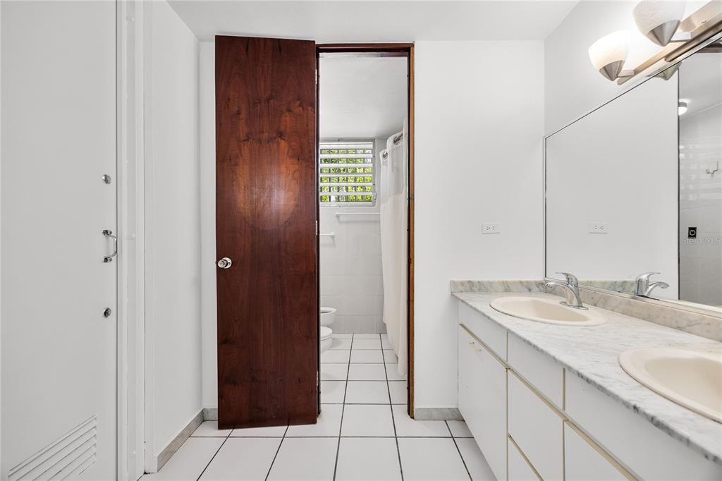 На продажу: $965,000 (4 спален, 2 ванн, 2773 Квадратных фут)