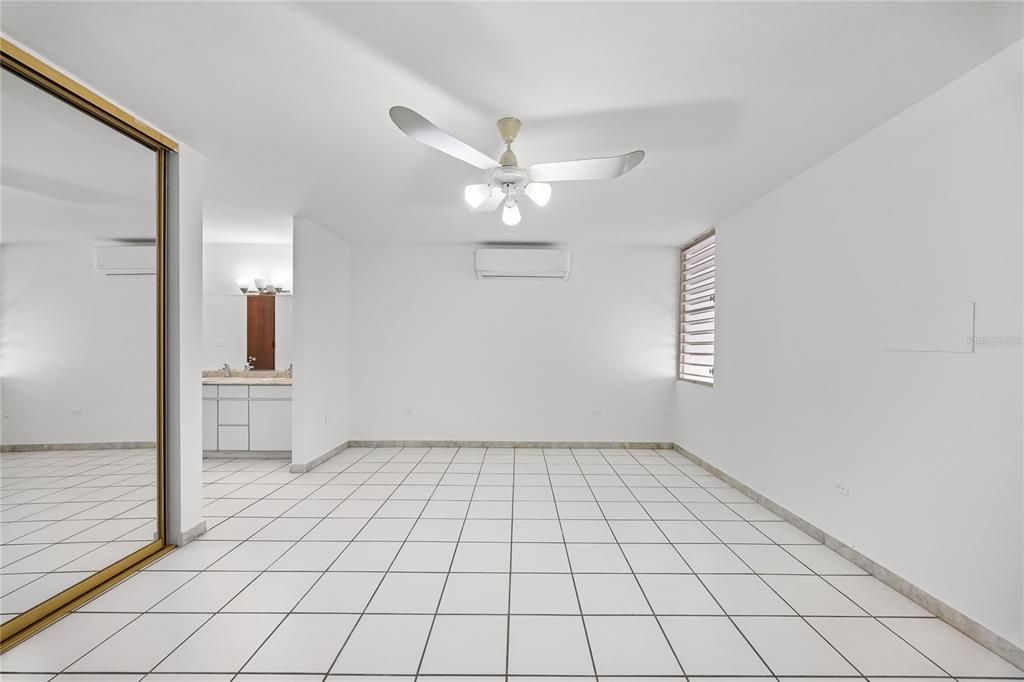 На продажу: $965,000 (4 спален, 2 ванн, 2773 Квадратных фут)