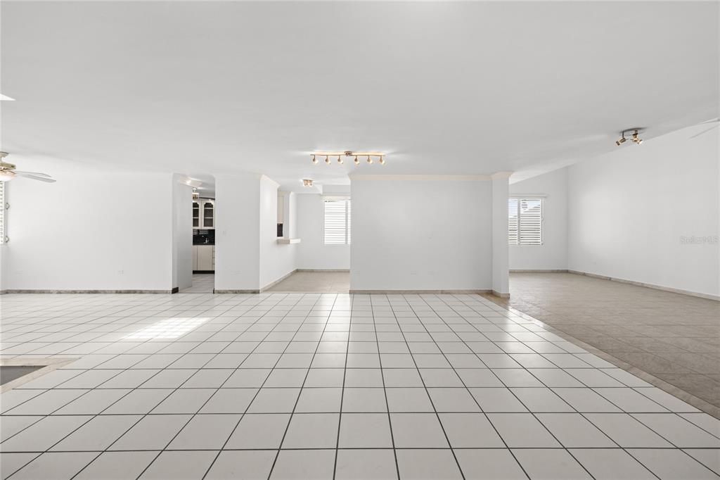 На продажу: $965,000 (4 спален, 2 ванн, 2773 Квадратных фут)