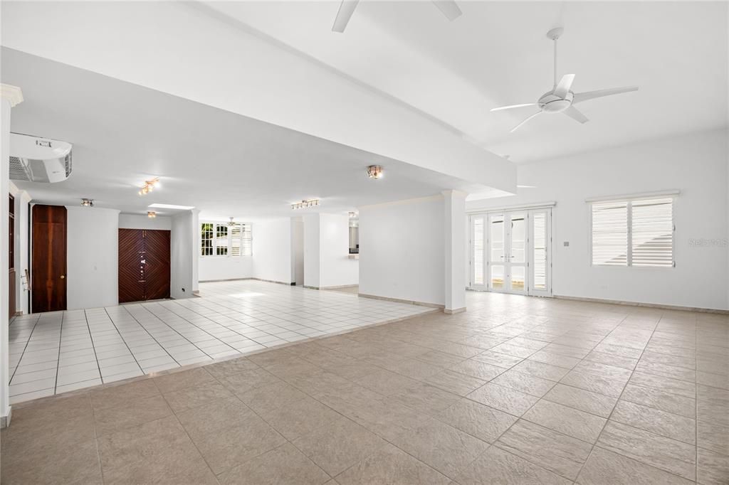 На продажу: $965,000 (4 спален, 2 ванн, 2773 Квадратных фут)