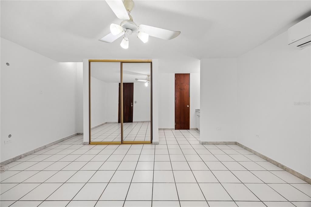 На продажу: $965,000 (4 спален, 2 ванн, 2773 Квадратных фут)