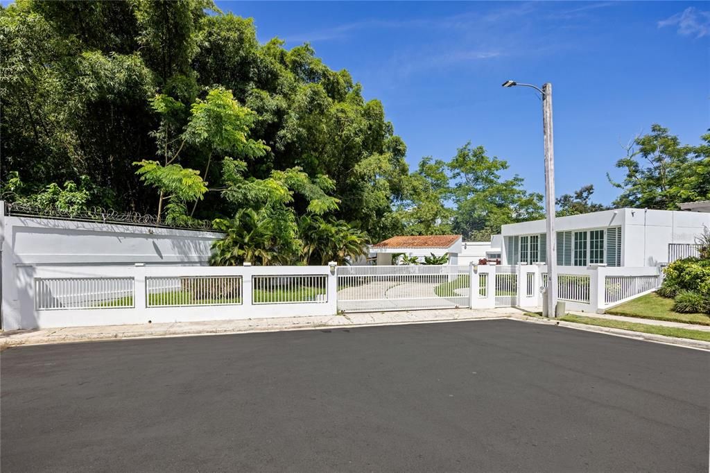 На продажу: $965,000 (4 спален, 2 ванн, 2773 Квадратных фут)