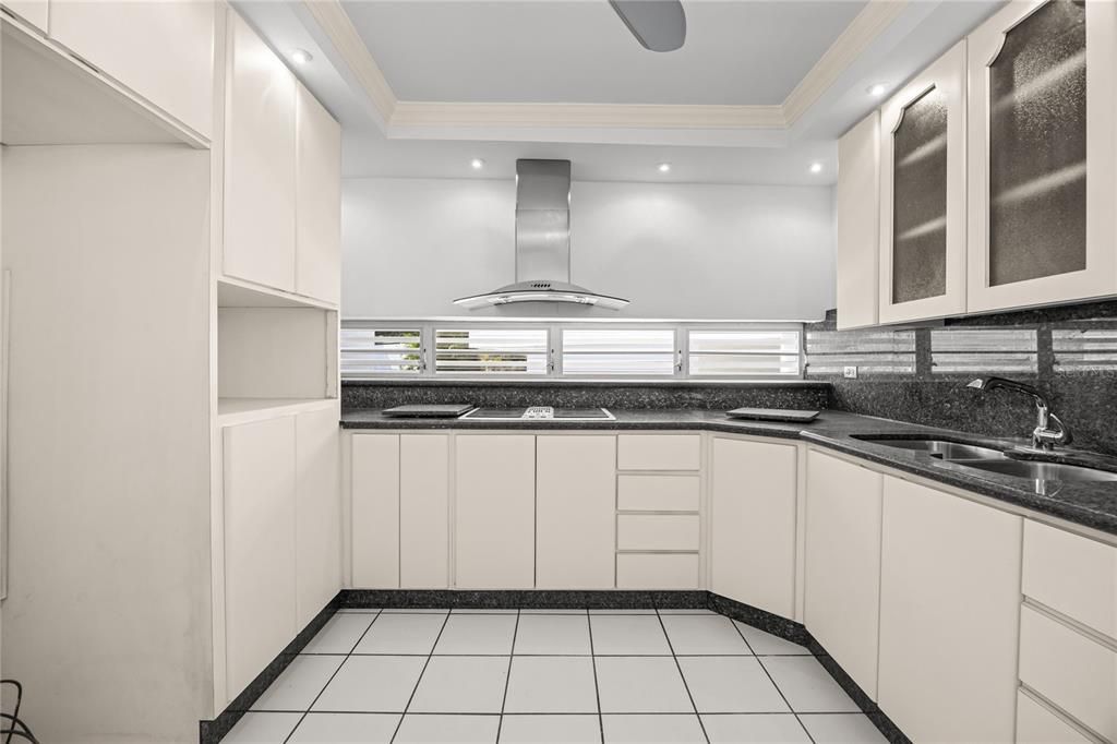 На продажу: $965,000 (4 спален, 2 ванн, 2773 Квадратных фут)