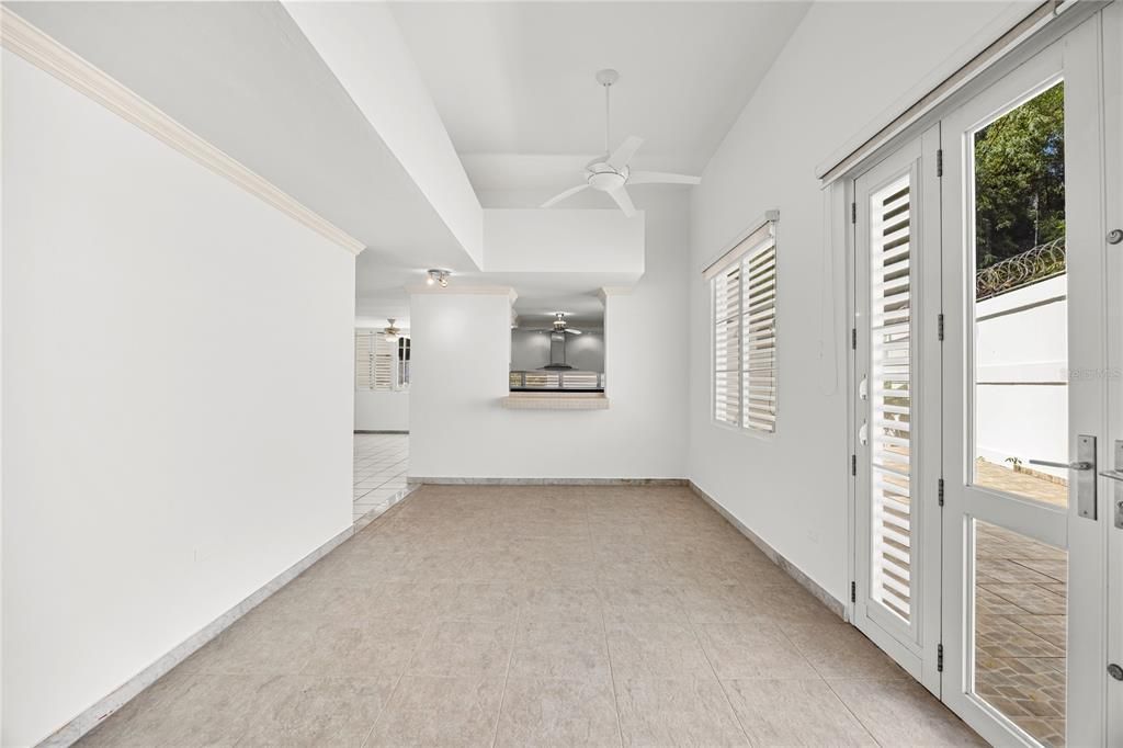 На продажу: $965,000 (4 спален, 2 ванн, 2773 Квадратных фут)