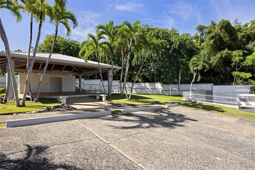 На продажу: $965,000 (4 спален, 2 ванн, 2773 Квадратных фут)