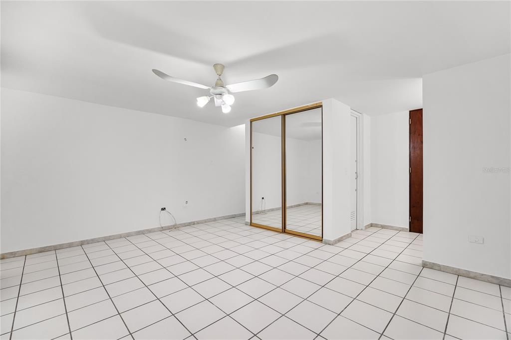 На продажу: $965,000 (4 спален, 2 ванн, 2773 Квадратных фут)