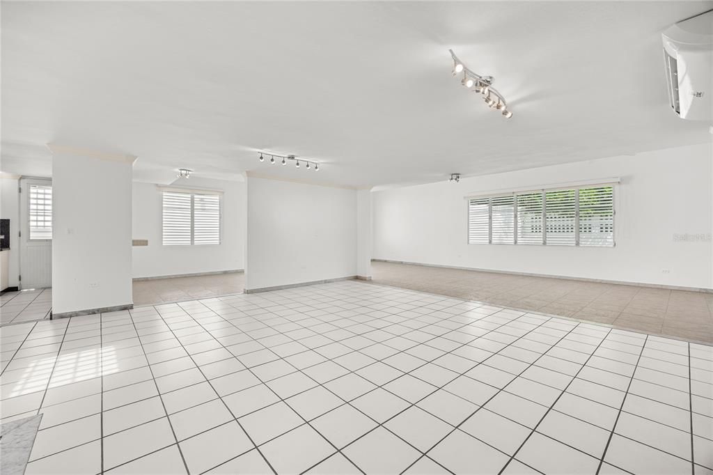 На продажу: $965,000 (4 спален, 2 ванн, 2773 Квадратных фут)